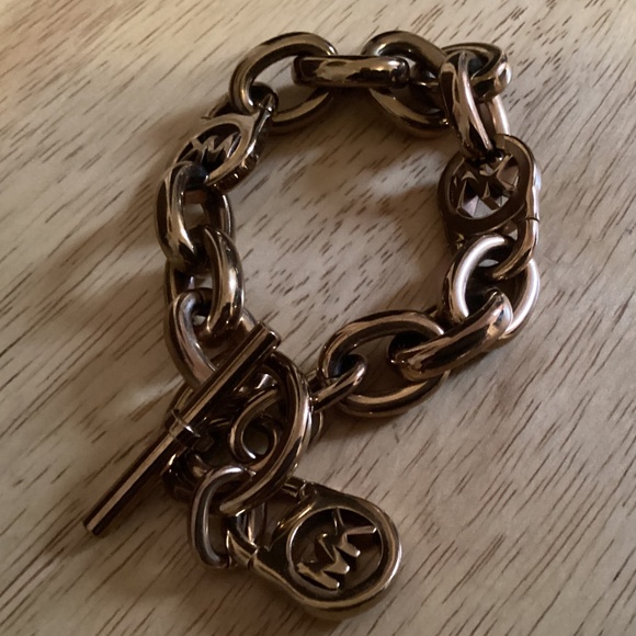 Michael Kors Logo Rose Gold-tone Heavy Chain Link Toggle Clasp Bracelet - Picture 2 of 8